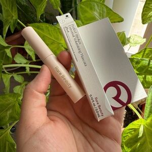 Rare Beauty Perfect Strokes Universal Volumizing Mascara – Mini – New